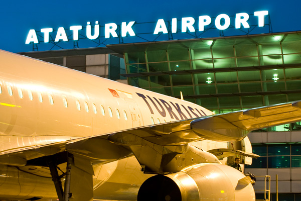 如何从伊斯坦布尔阿塔图尔克机场到塔克西姆和蓝色清真寺？