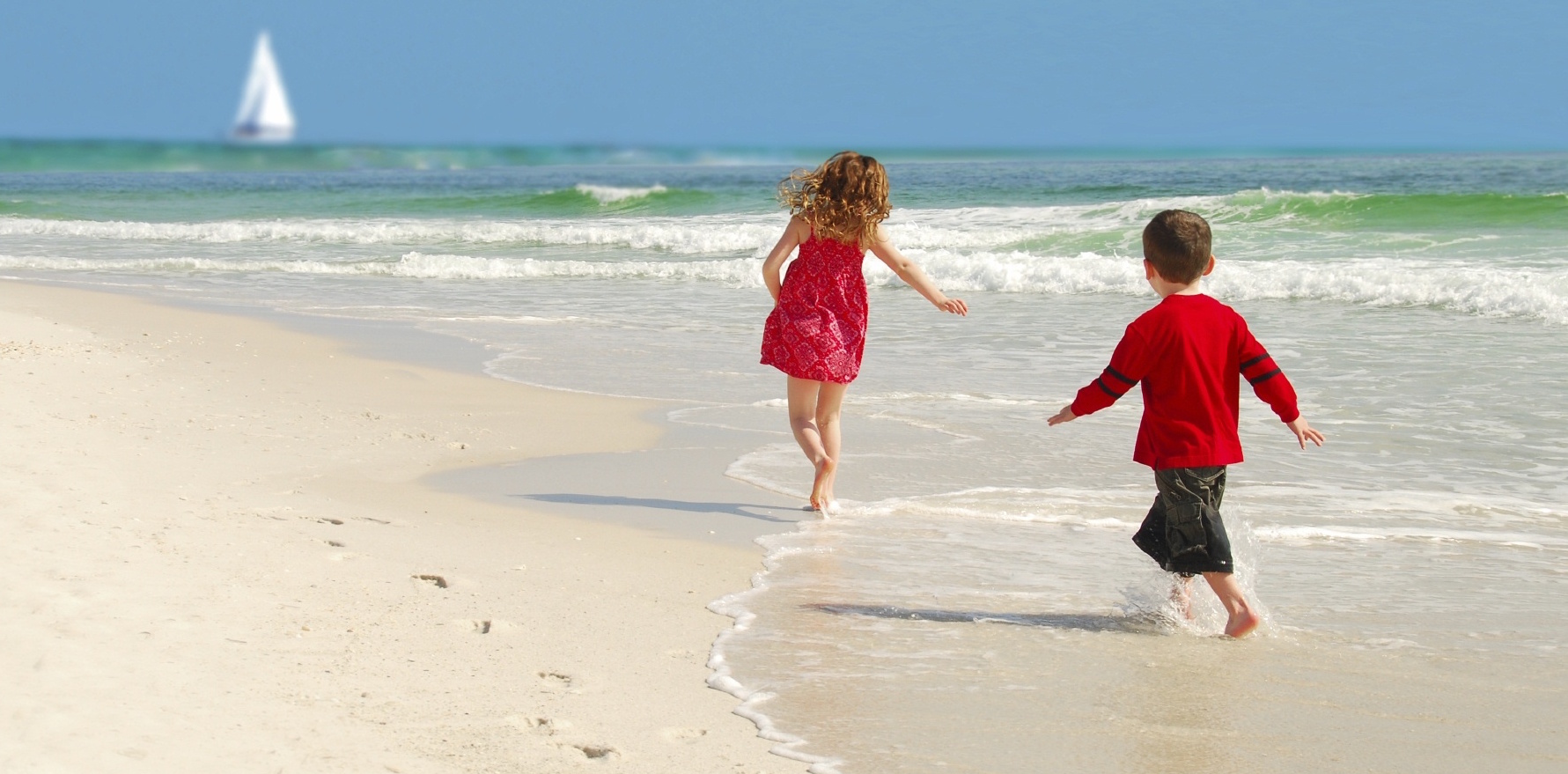 土耳其海滩上的儿童
