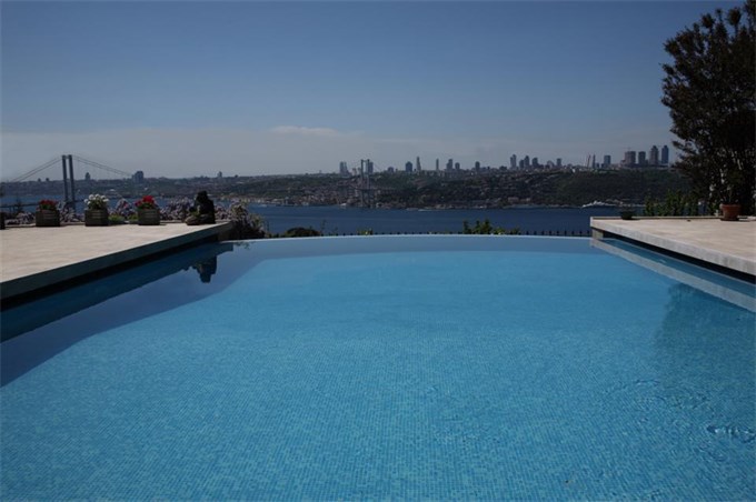 Bosporus Sea view pool
