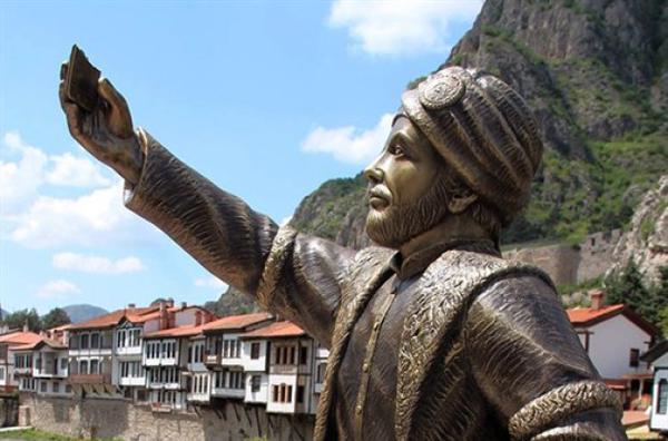 Ottoman selfie statue