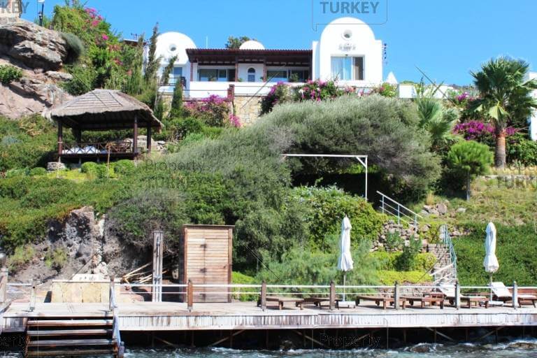 Villa in Bodrum waterfront with private jetty for mooring