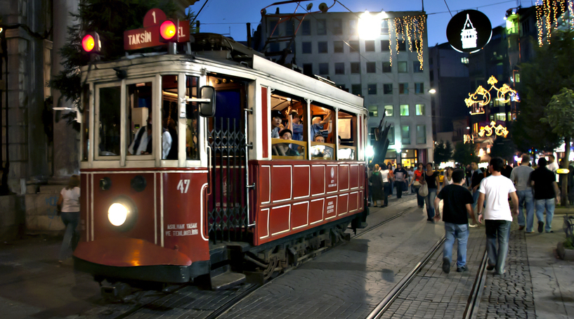 Istanbul red tram