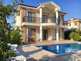 Spacious residence for sale in Dalyan